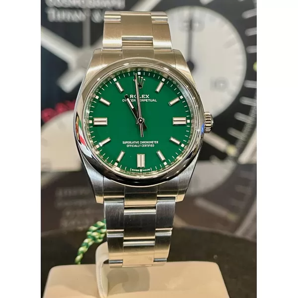 Rolex Oyster Perpetual 36  "Green" - 126000 - Full Set 2023